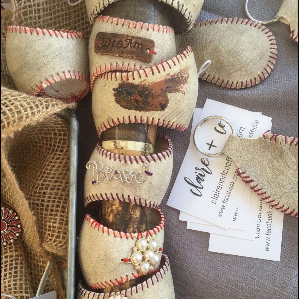 Baseball cuff bracelets - Picture 2 of 3